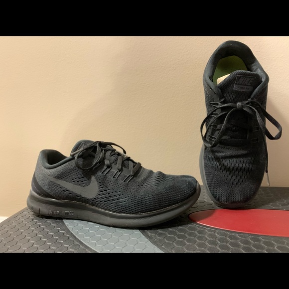 Nike women’s shoe - Picture 2 of 4